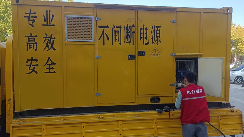 甘南柴油发电机组和UPS电源配合使用时，如何避免切换过程中的电力中断？